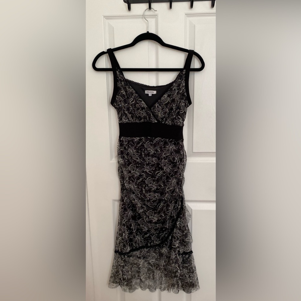 Elegant Black and White Terra Nostra Midi Dress